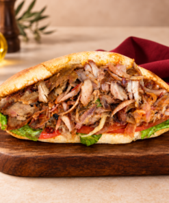Sandwich kebab présenté sur la carte ANAMOUR